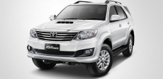 Cho thuê xe 7 chỗ Toyota Fotuner