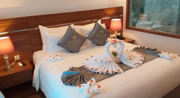 KHÁCH SẠN HOLIDAY CỬA LÒ